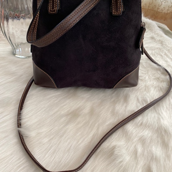 Tommy Hilfiger hand and purse/ crossbody - Picture 5 of 11